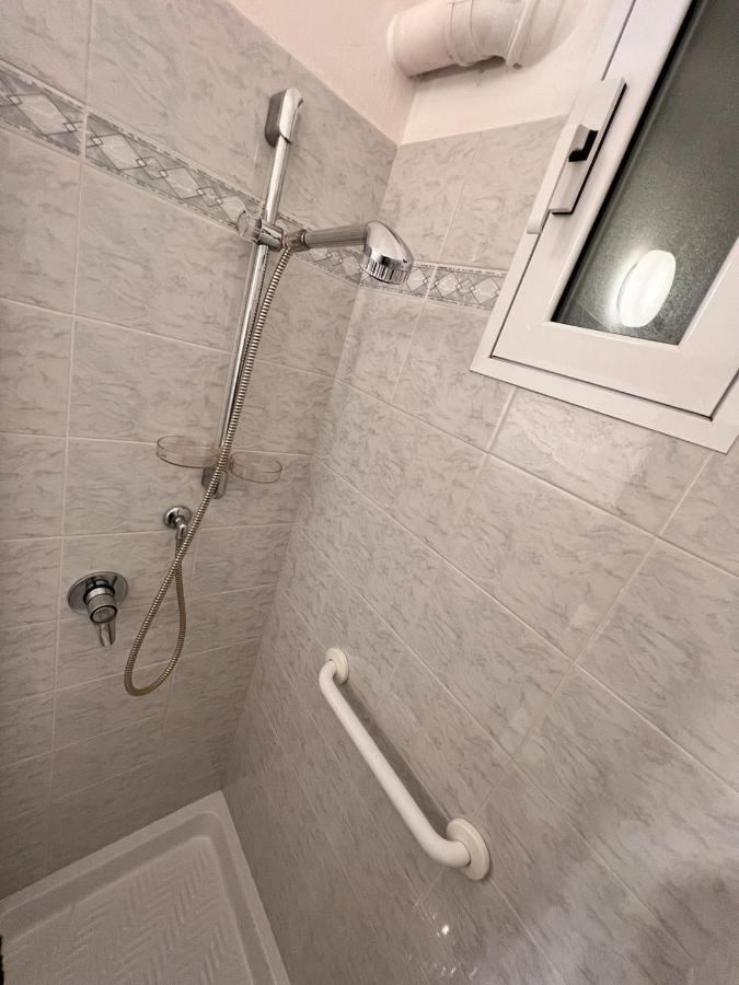 Savona Casa Vacanze Vicino Mare 3 Minuti Wifi Exterior foto